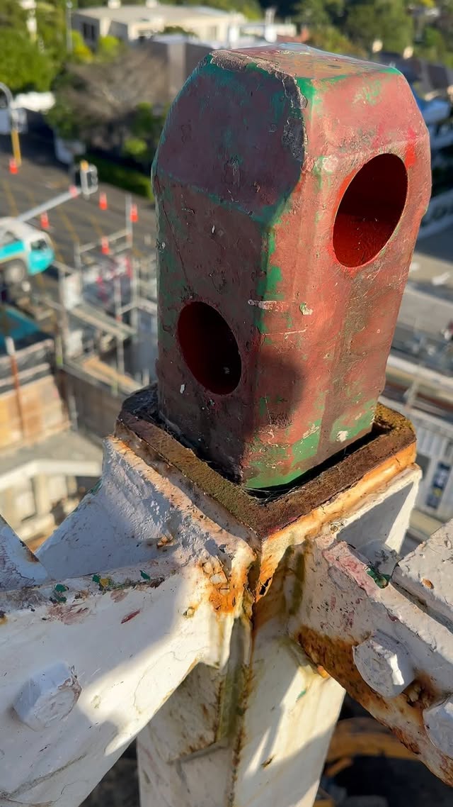 Specialist rigging hardware